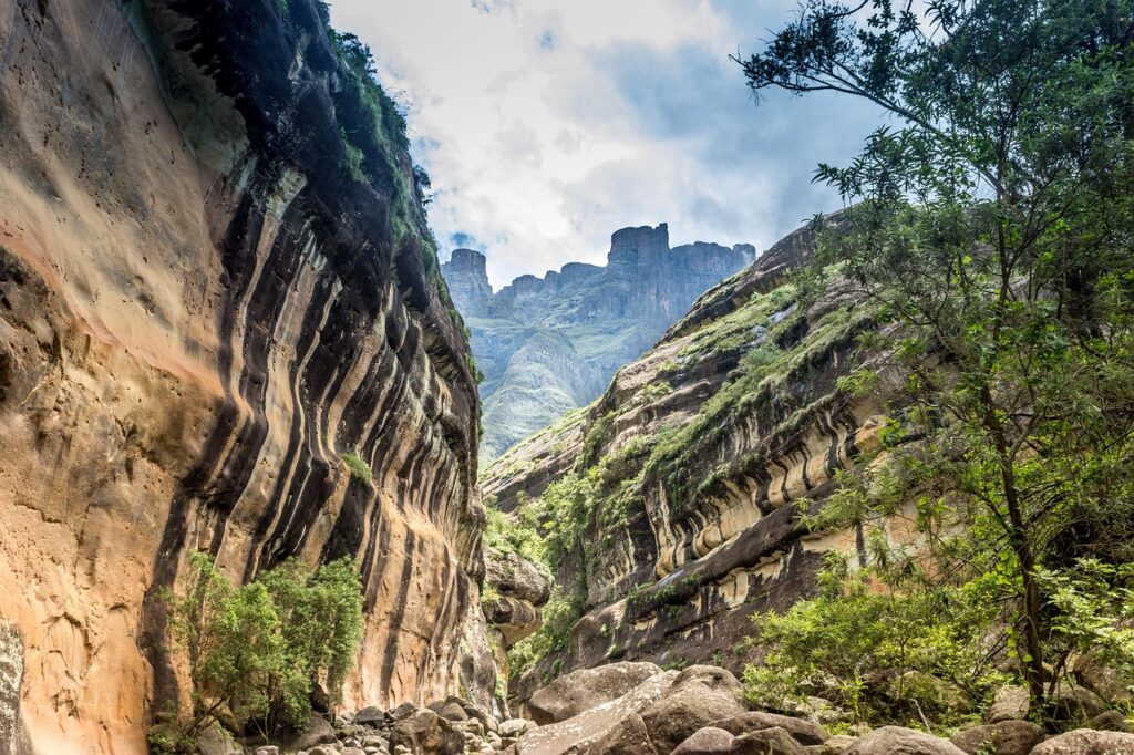ドラケンスバーグ山脈(Drakensberg Mountains)の画像