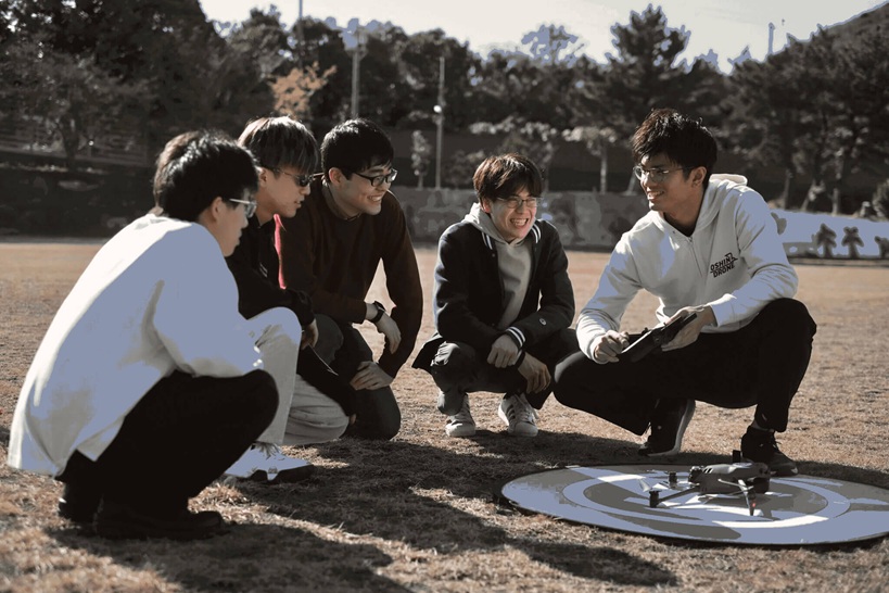 ドローンスクールの料金に含まれる講習内容や期間について