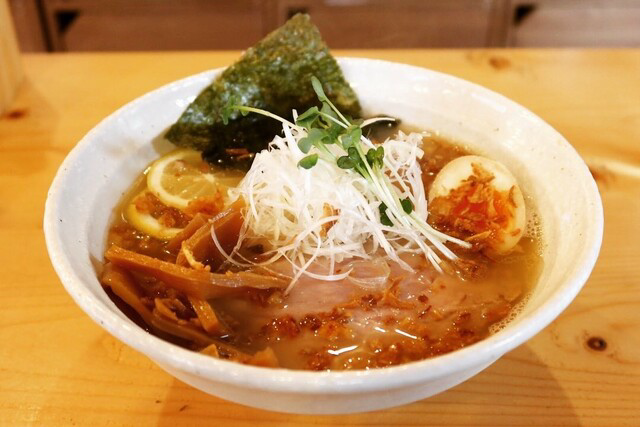 中華そば　すする