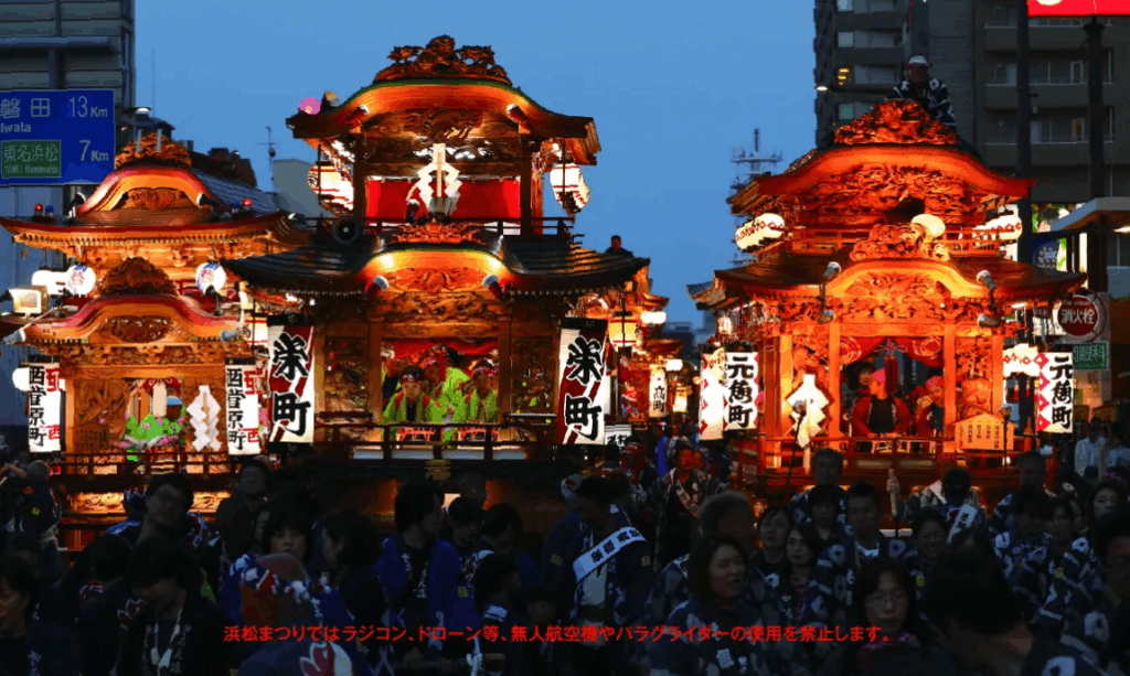 御殿屋台の引き回し