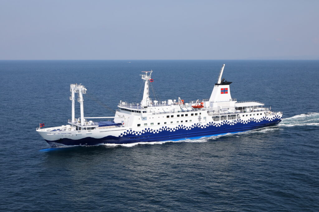 東海汽船　大型客船さるびあ丸