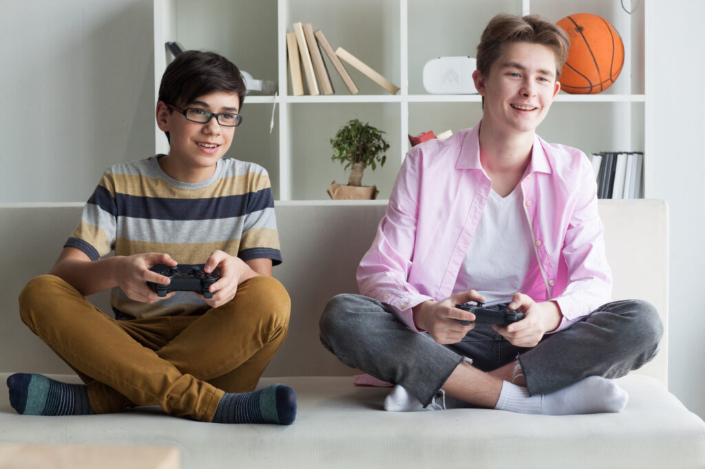 コントローラーを横に持つ